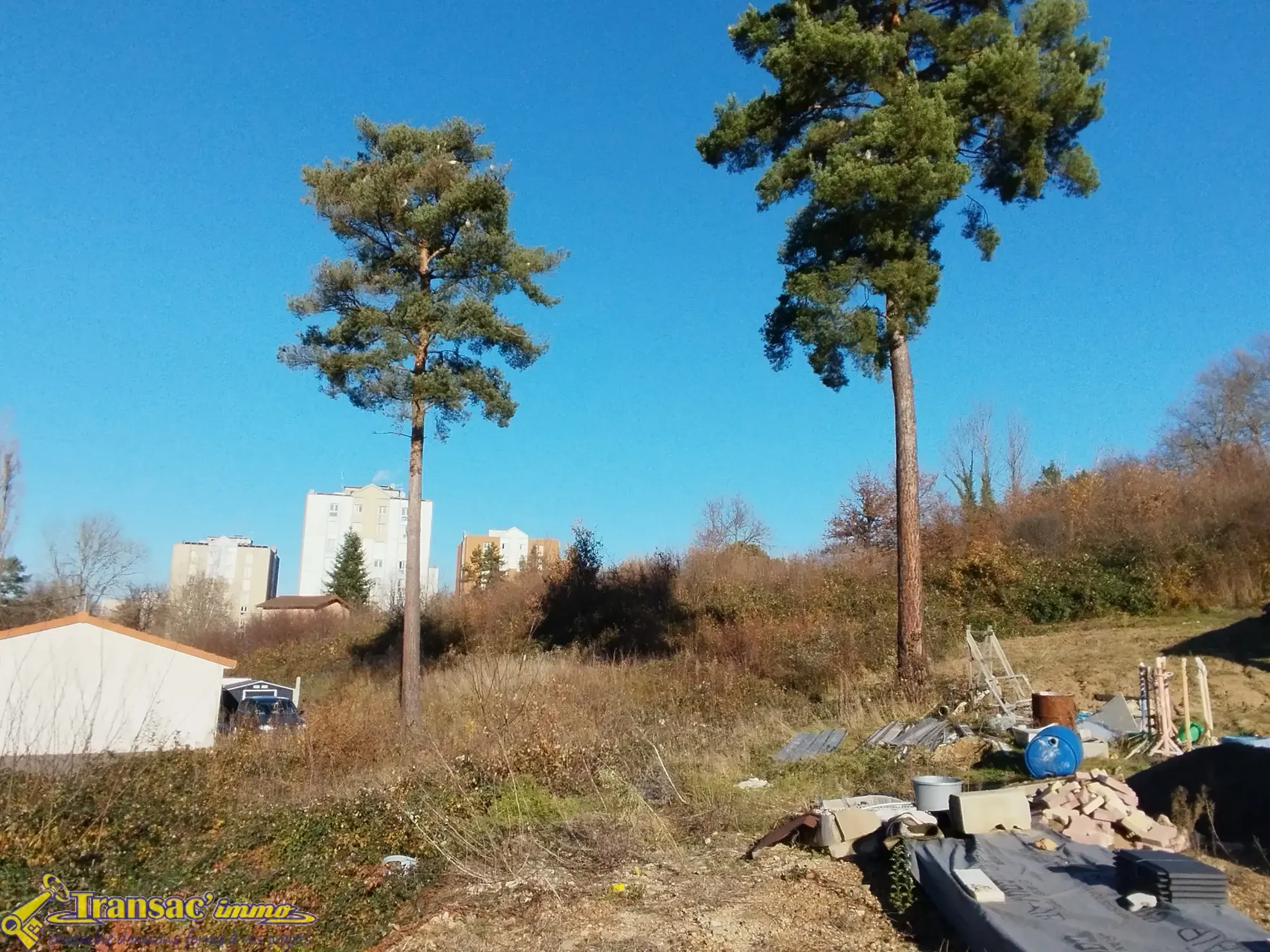 Terrain à bâtir de 630 m² à bas de Thiers, proche des écoles et commerces 