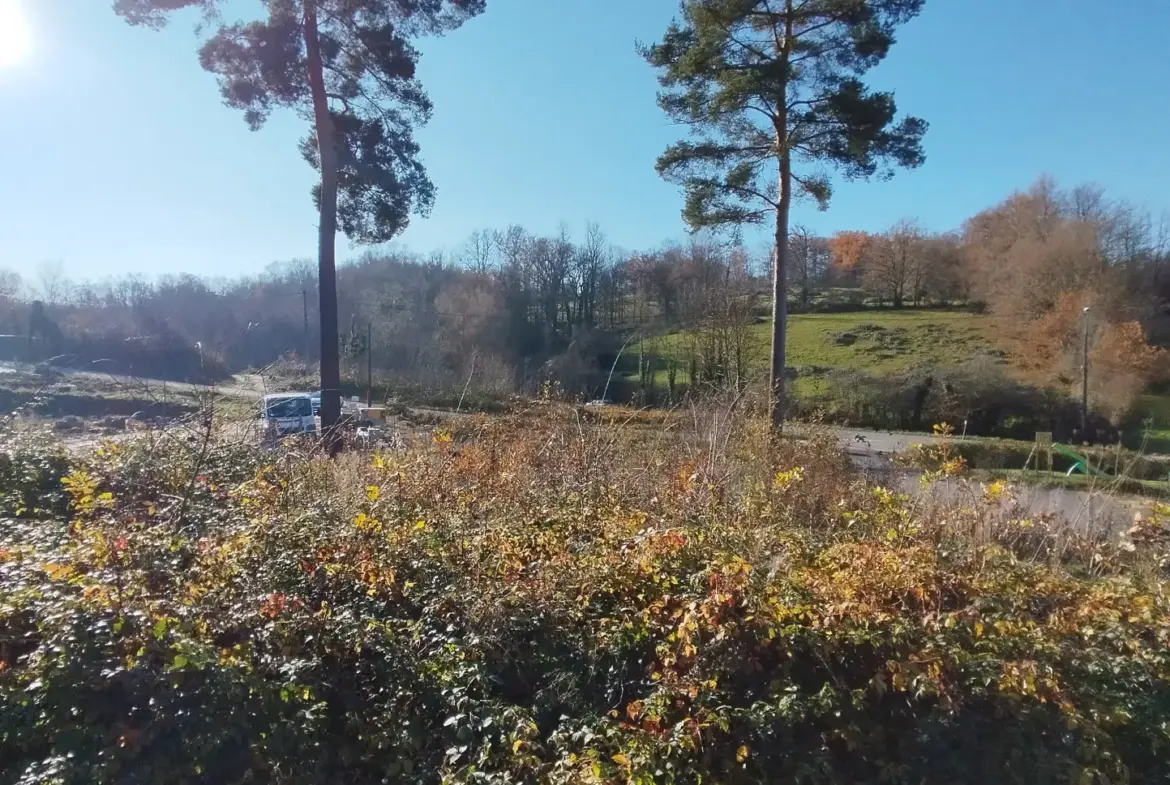 Terrain à bâtir de 630 m² à bas de Thiers, proche des écoles et commerces 