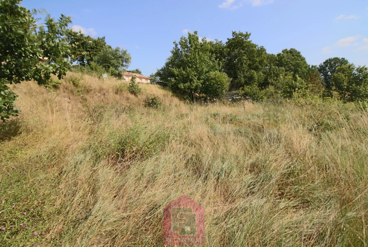 Terrain à vendre à Puy-l'Évêque - 650 m² 