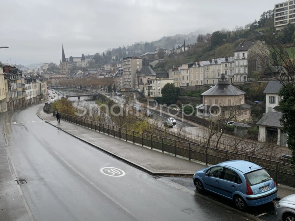 Maison à vendre à Tulle - 97 m² avec jardin et garages privatifs