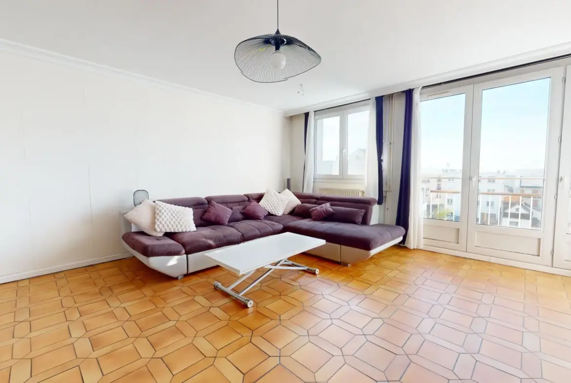 Appartement F4 de 94.40 m² avec balcon, cave et parking à Drancy 