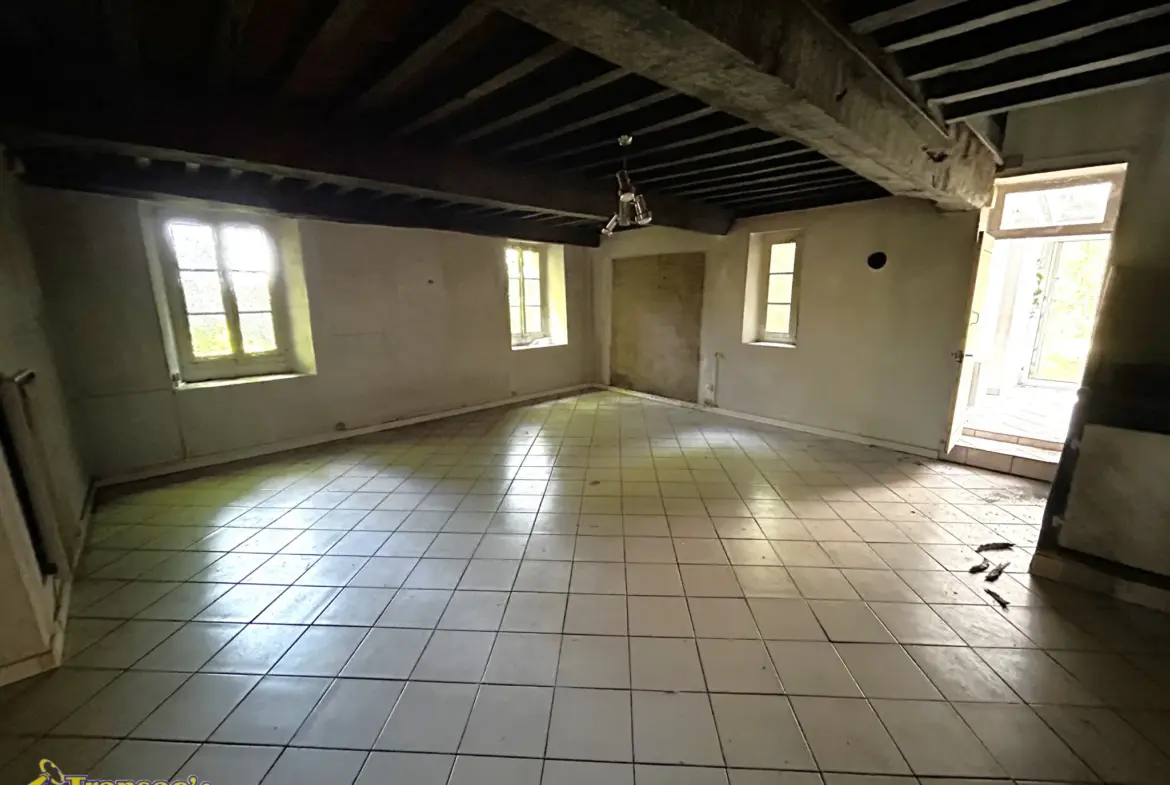 Maison à rénover de 140 m² sur 18 000 m² à Paslières 