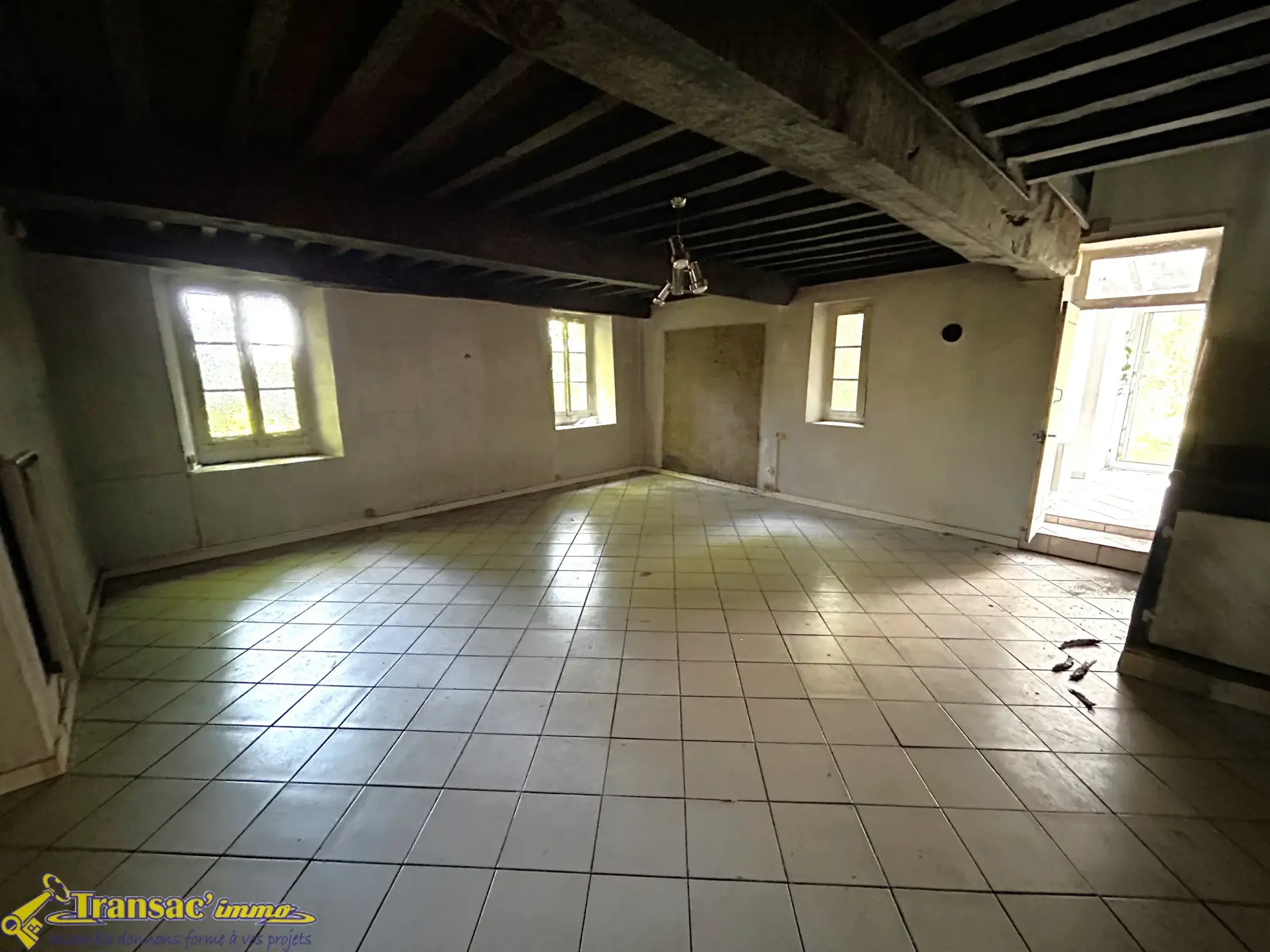 Maison à rénover de 140 m² sur 18 000 m² à Paslières 