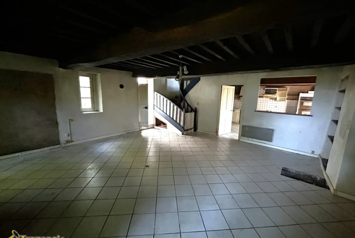 Maison à rénover de 140 m² sur 18 000 m² à Paslières 