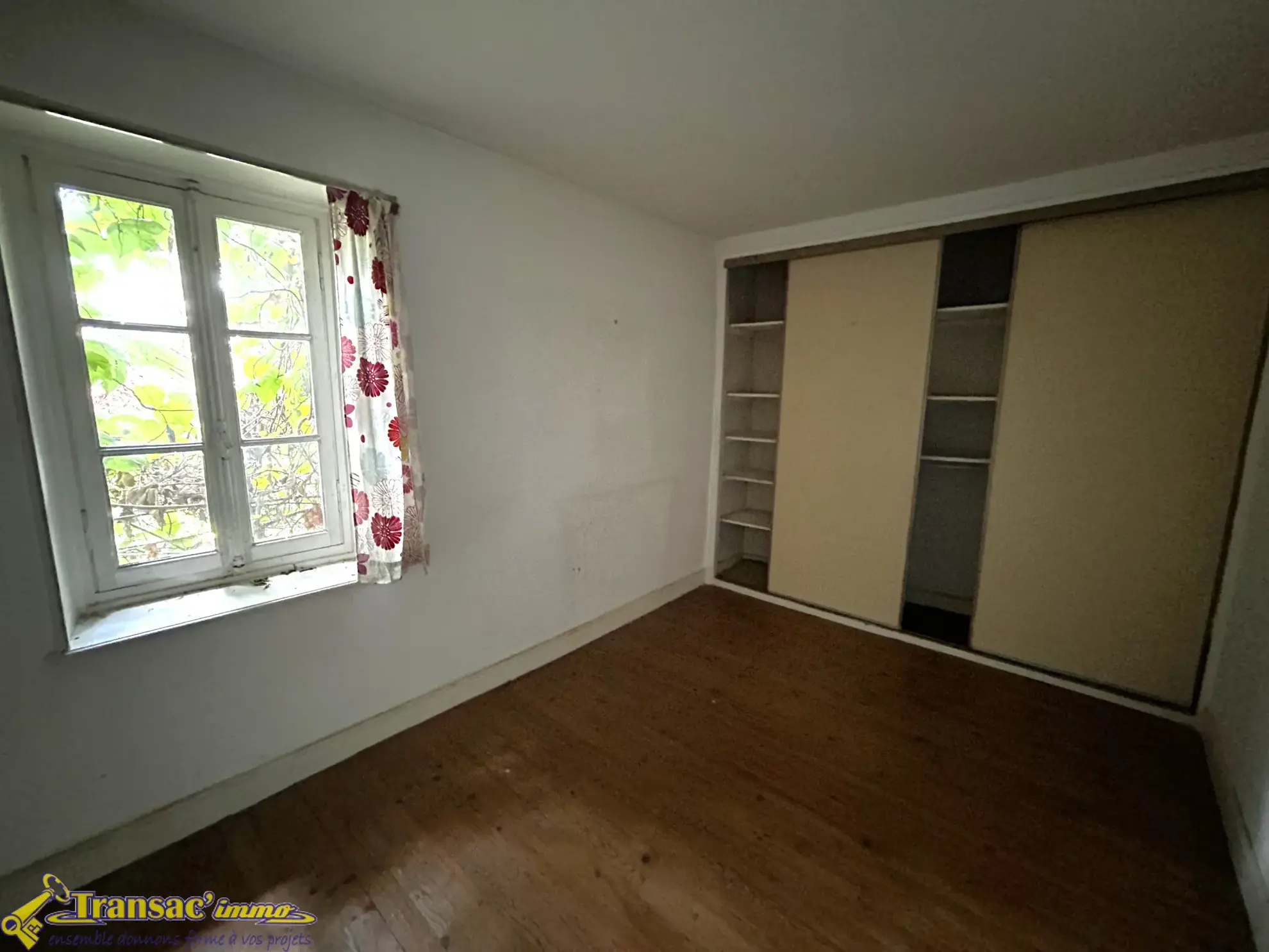 Maison à rénover de 140 m² sur 18 000 m² à Paslières 