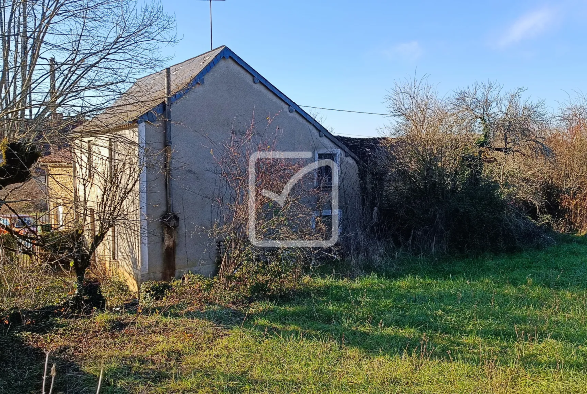 Maison à rénover en campagne à Coulaures 