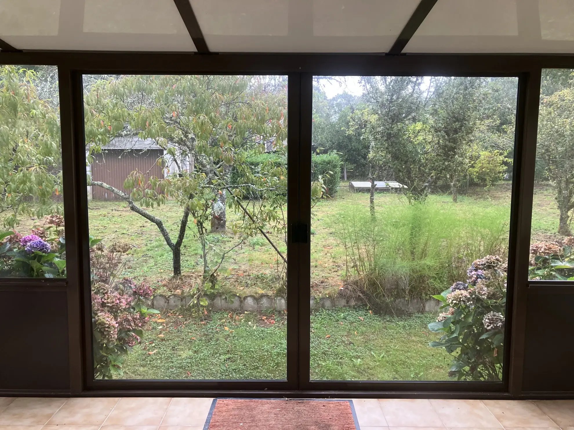 Grande maison à vendre à Trois-Vèvres avec jardin spacieux 