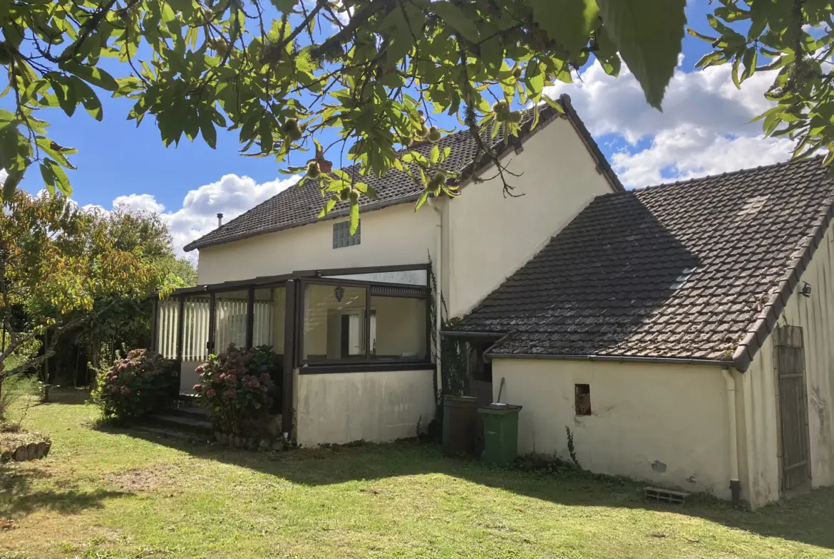 Grande maison à vendre à Trois-Vèvres avec jardin spacieux 