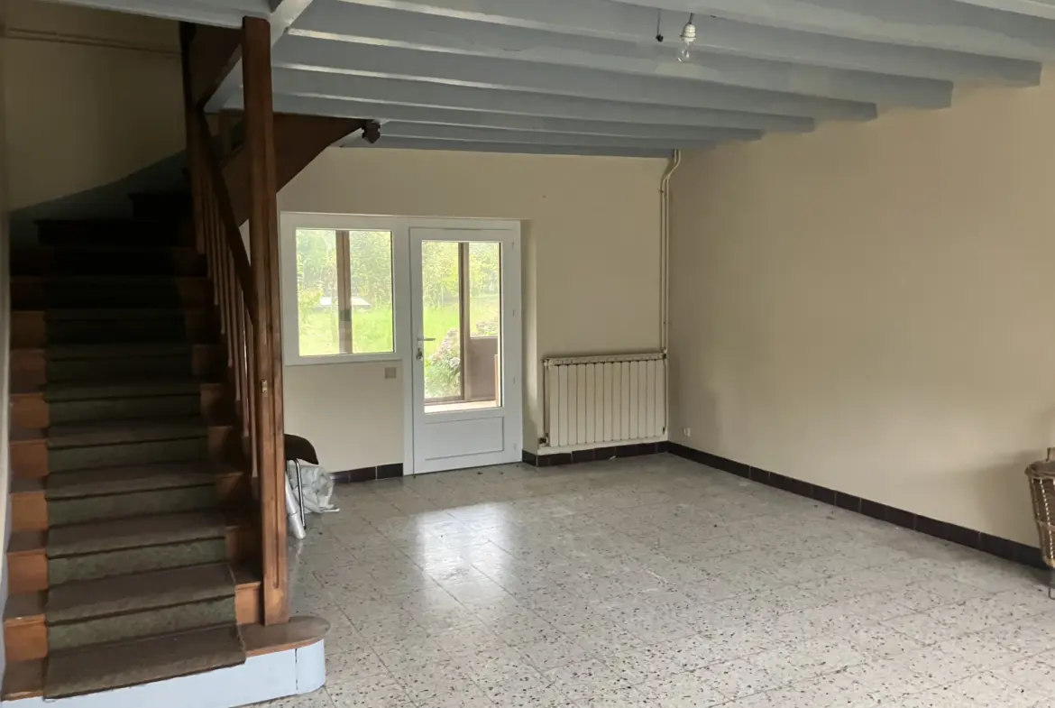 Grande maison à vendre à Trois-Vèvres avec jardin spacieux 