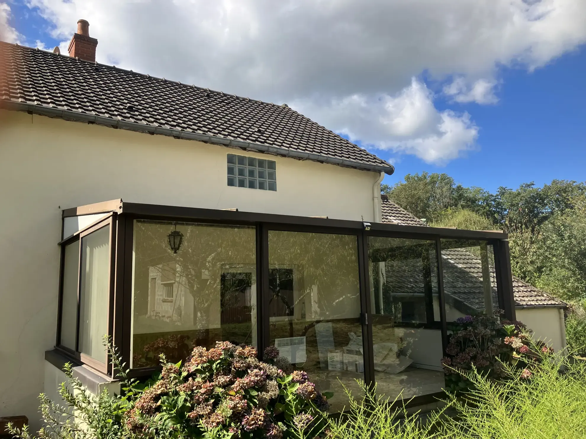 Grande maison à vendre à Trois-Vèvres avec jardin spacieux 