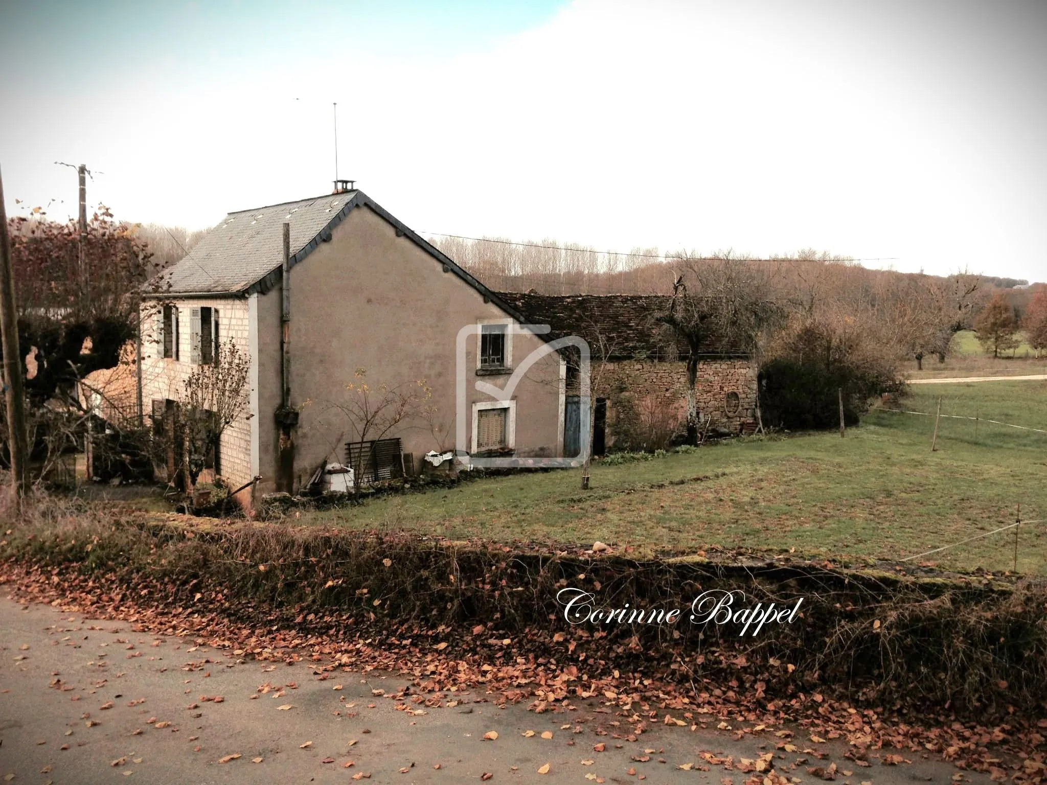 Maison à rénover en campagne à Coulaures 