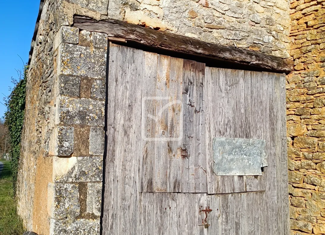 Maison à rénover en campagne à Coulaures 