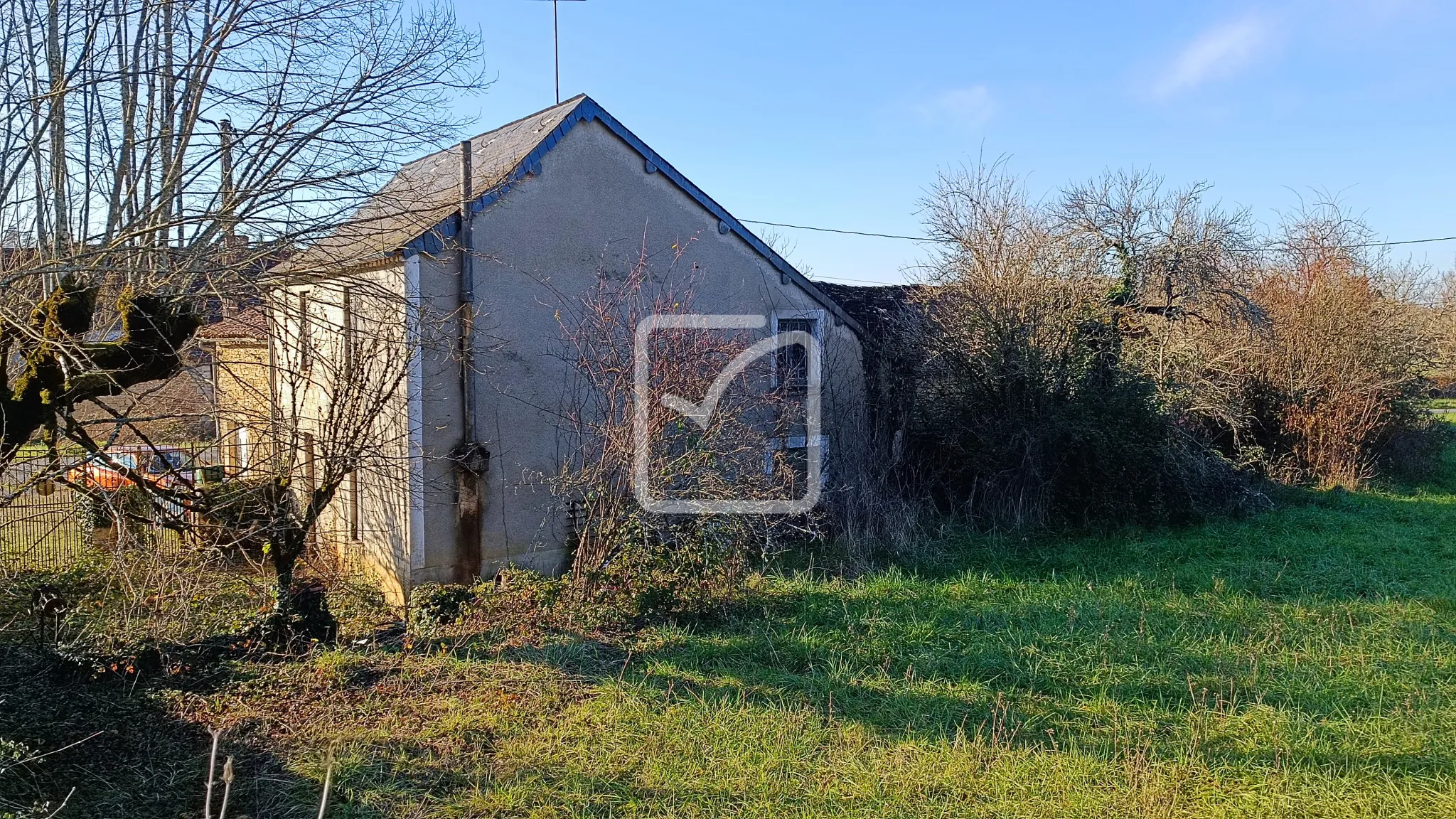 Maison à rénover en campagne à Coulaures 