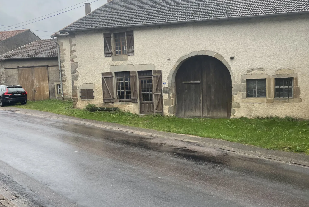 Ancienne ferme à rénover avec dépendances à Fresnes sur Apance 