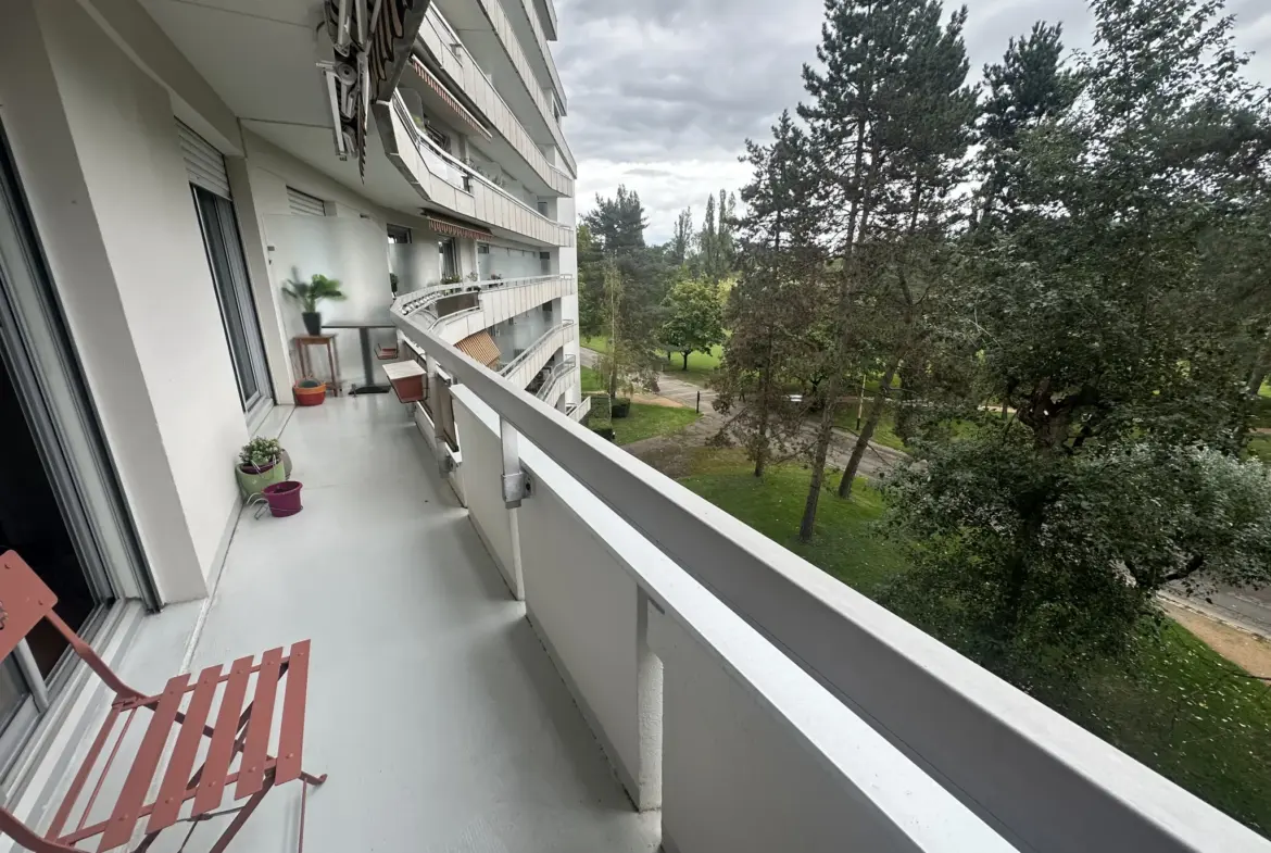 À vendre : Appartement T3 avec balcon à Bellerive sur Allier 