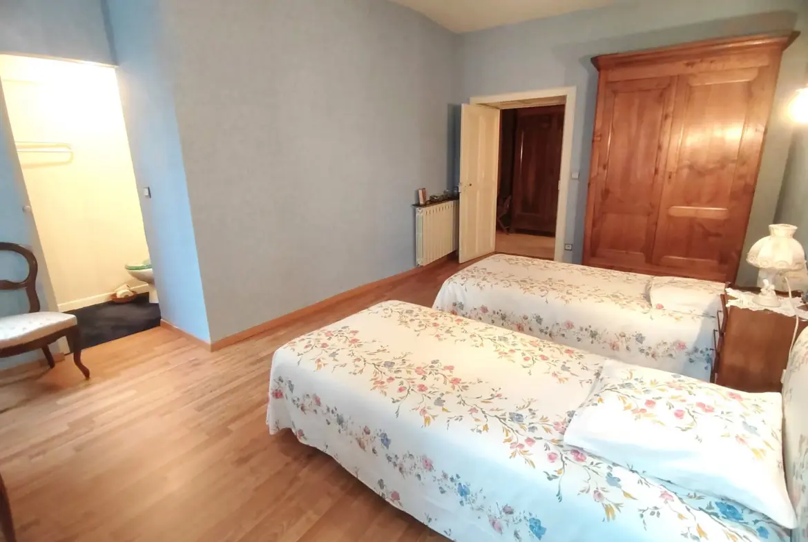 Appartement spacieux au cœur de Castres avec garage 