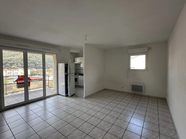 Appartement F2 à vendre à Amélie-les-Bains avec vue dégagée