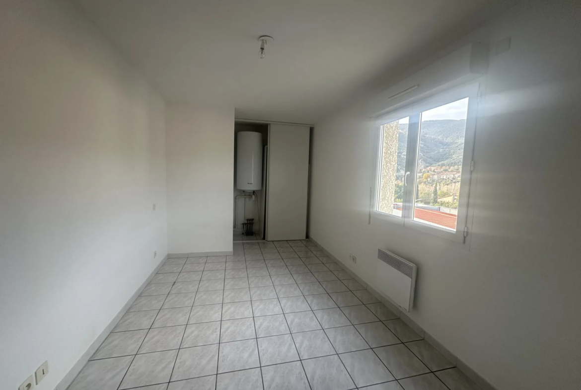 Appartement F2 à vendre à Amélie-les-Bains avec vue dégagée 