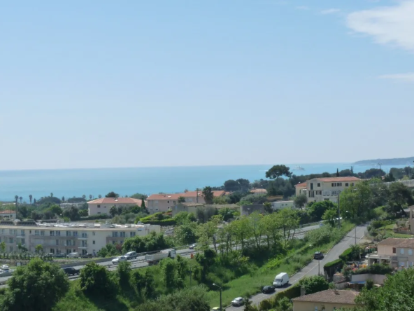 Appartement 2 pièces en dernier étage avec vue mer à Villeneuve Loubet