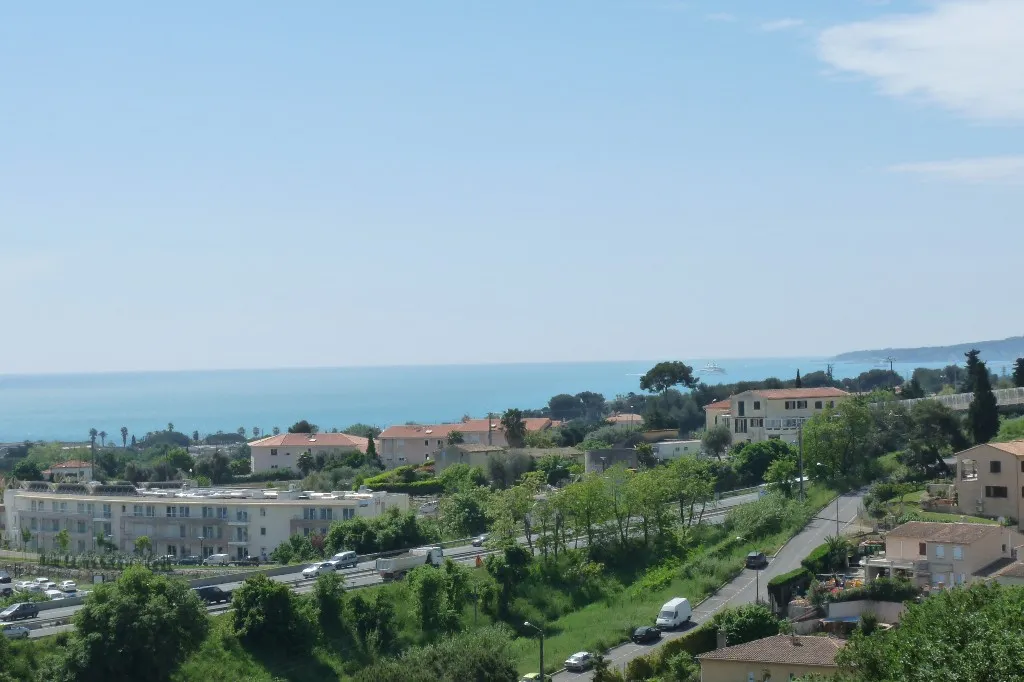 Appartement 2 pièces en dernier étage avec vue mer à Villeneuve Loubet 