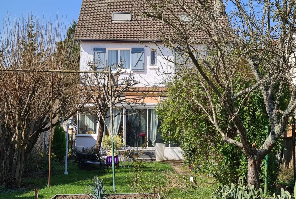 Maison individuelle de 160 m2 à Nevers avec jardin et garage 