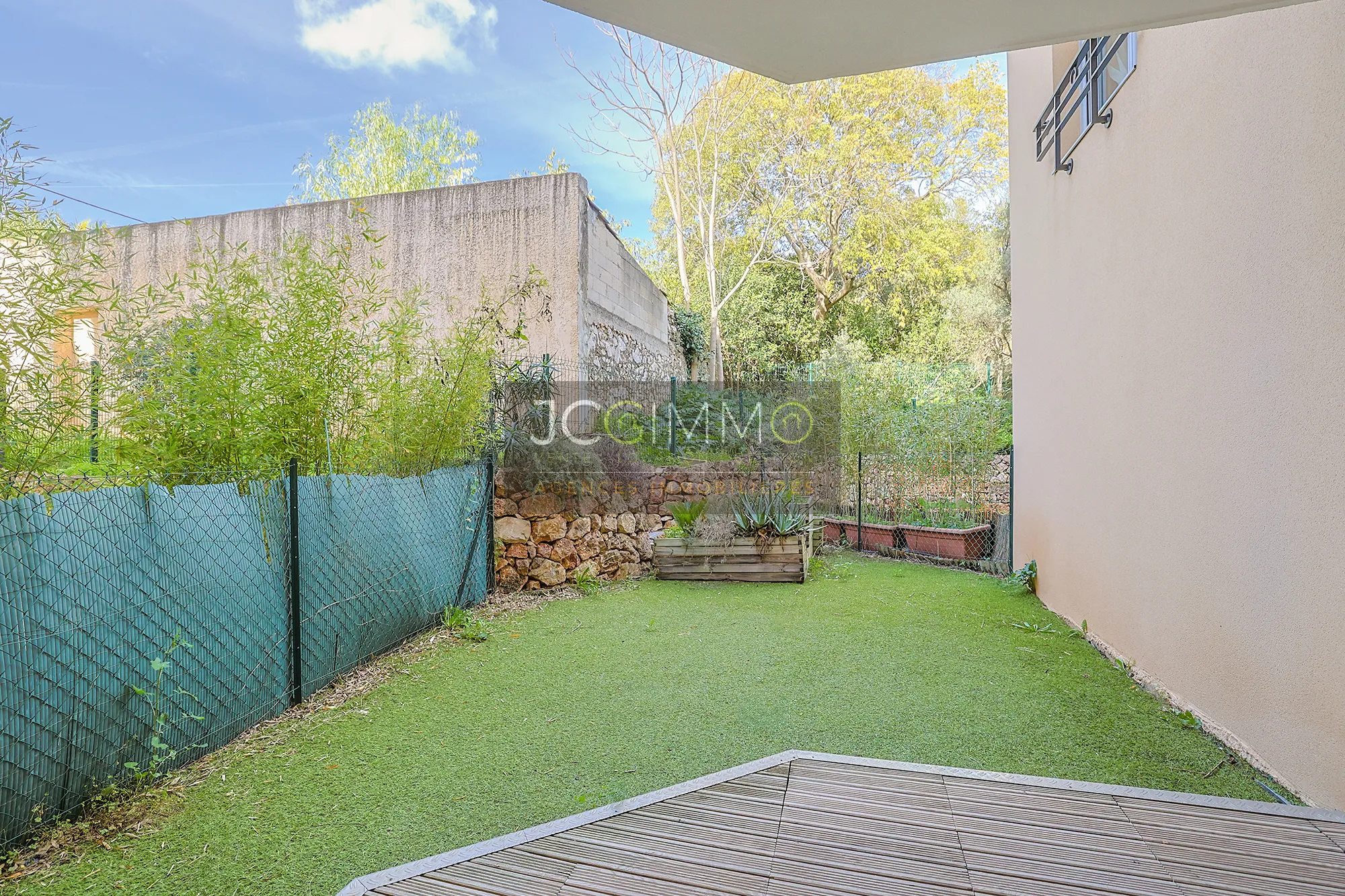 Appartement T2 rez de jardin avec terrasse et jardin à Toulon 