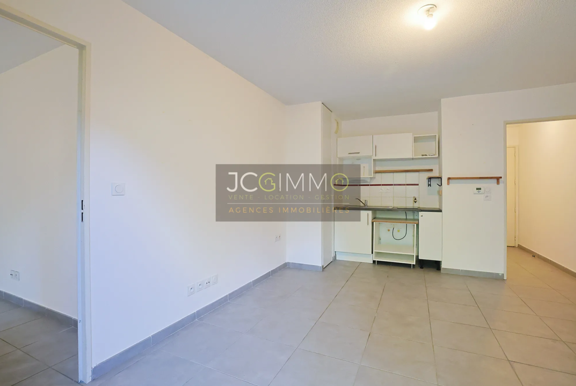 Appartement T2 rez de jardin avec terrasse et jardin à Toulon 