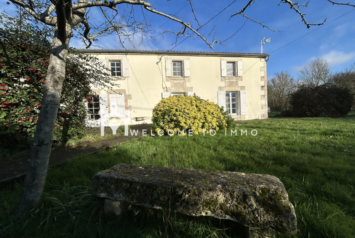 'LA RONDELAISE' - Maison à Vendre en Exclusivité à La Ronde 