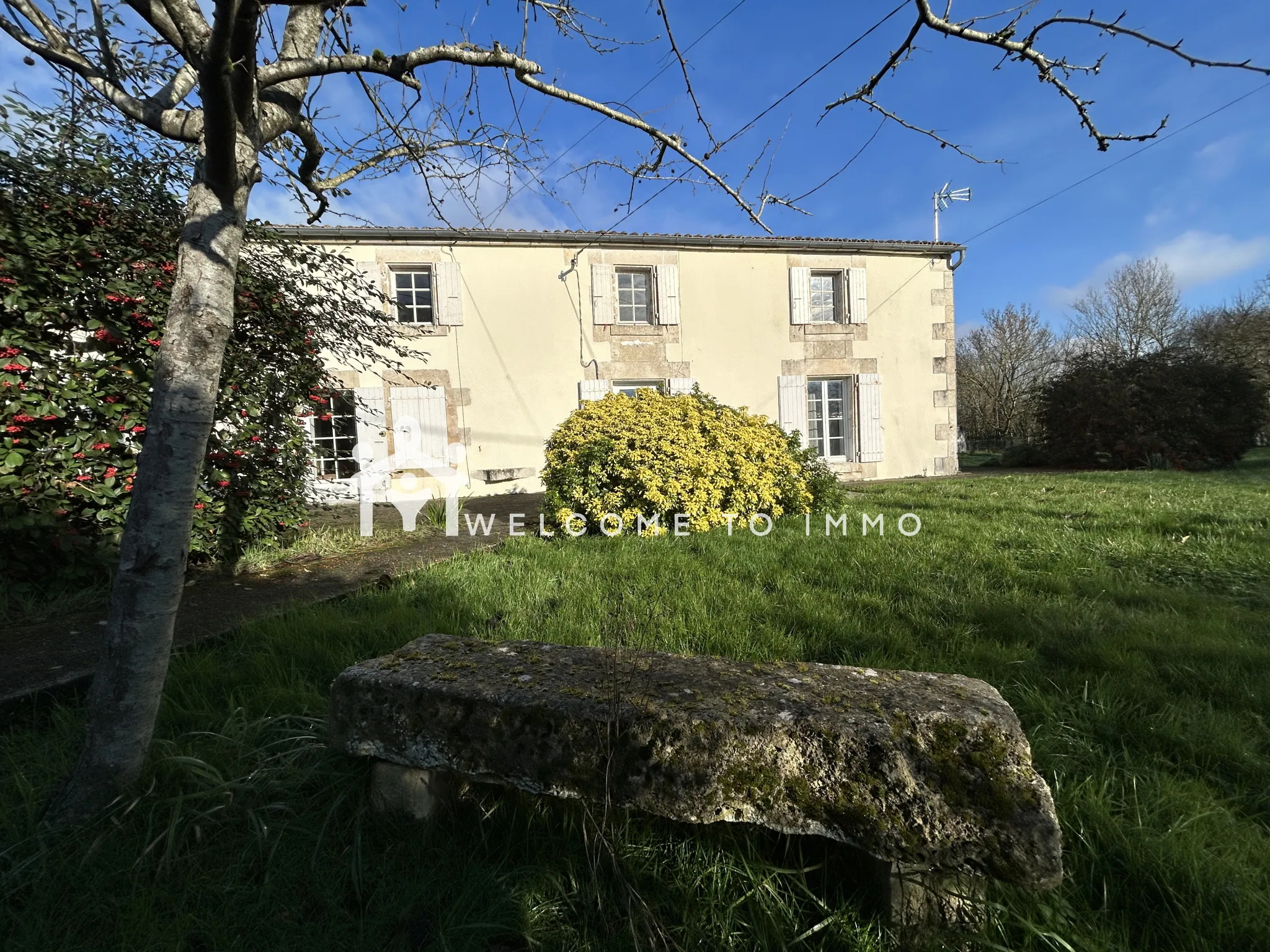 'LA RONDELAISE' - Maison à Vendre en Exclusivité à La Ronde 