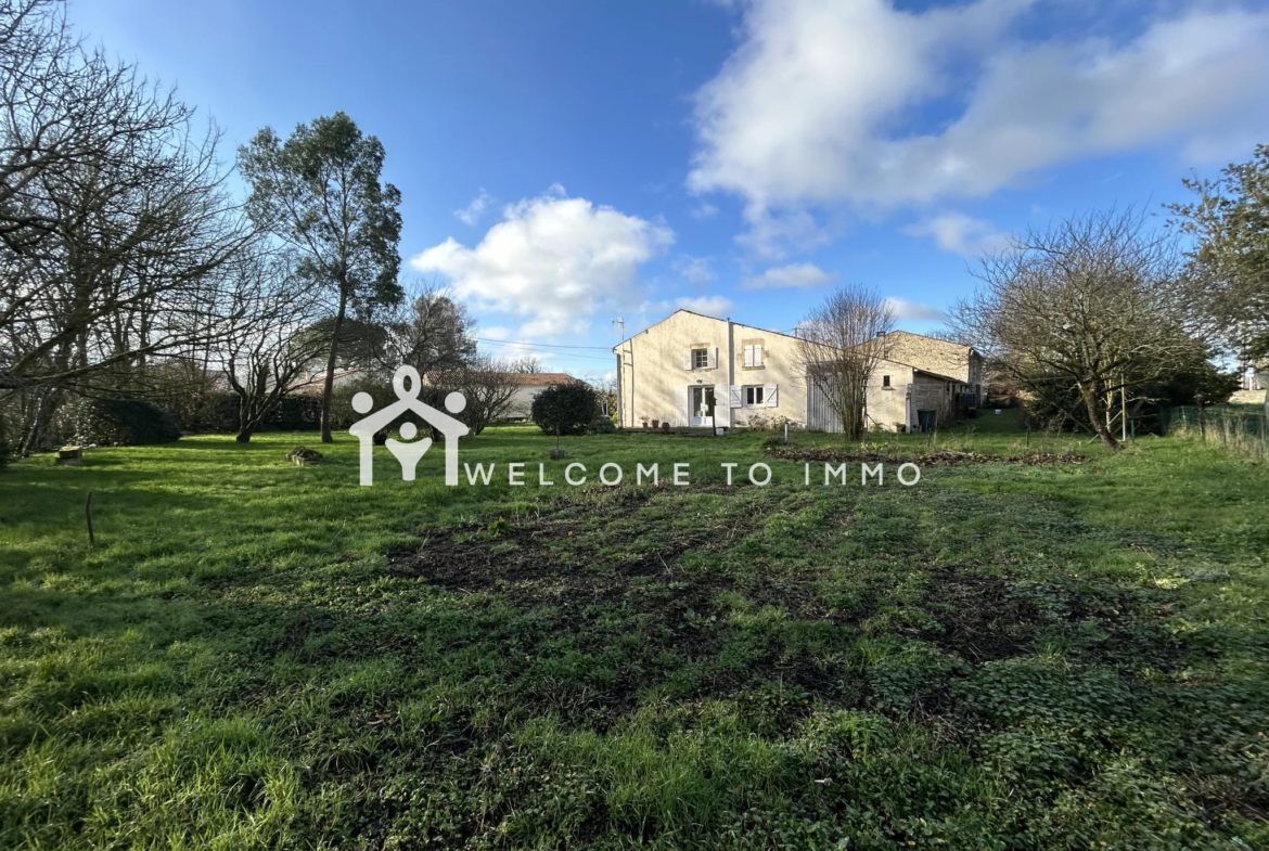 'LA RONDELAISE' - Maison à Vendre en Exclusivité à La Ronde 