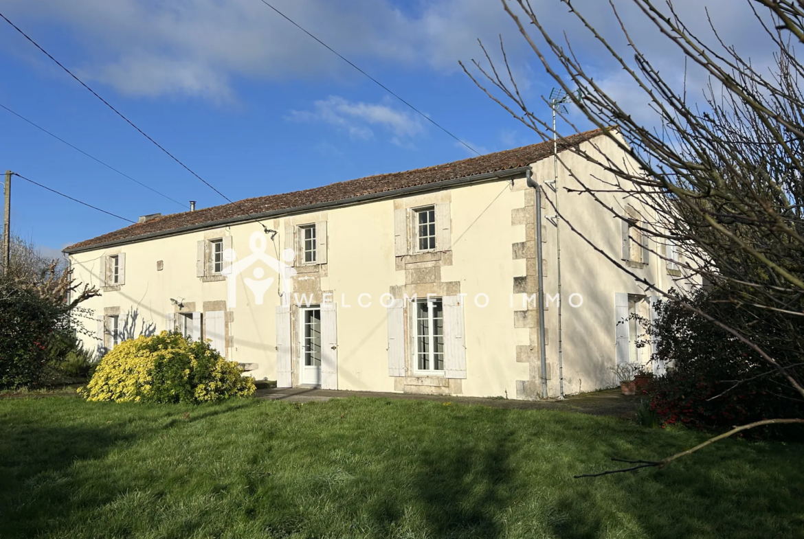 'LA RONDELAISE' - Maison à Vendre en Exclusivité à La Ronde 