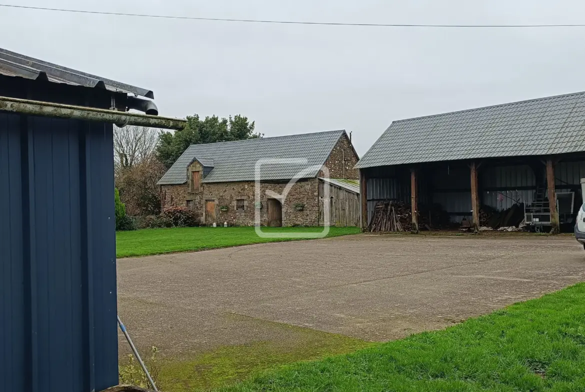 Corps de ferme sur 1 hectare à Saint Malo des 3 Fontaines 