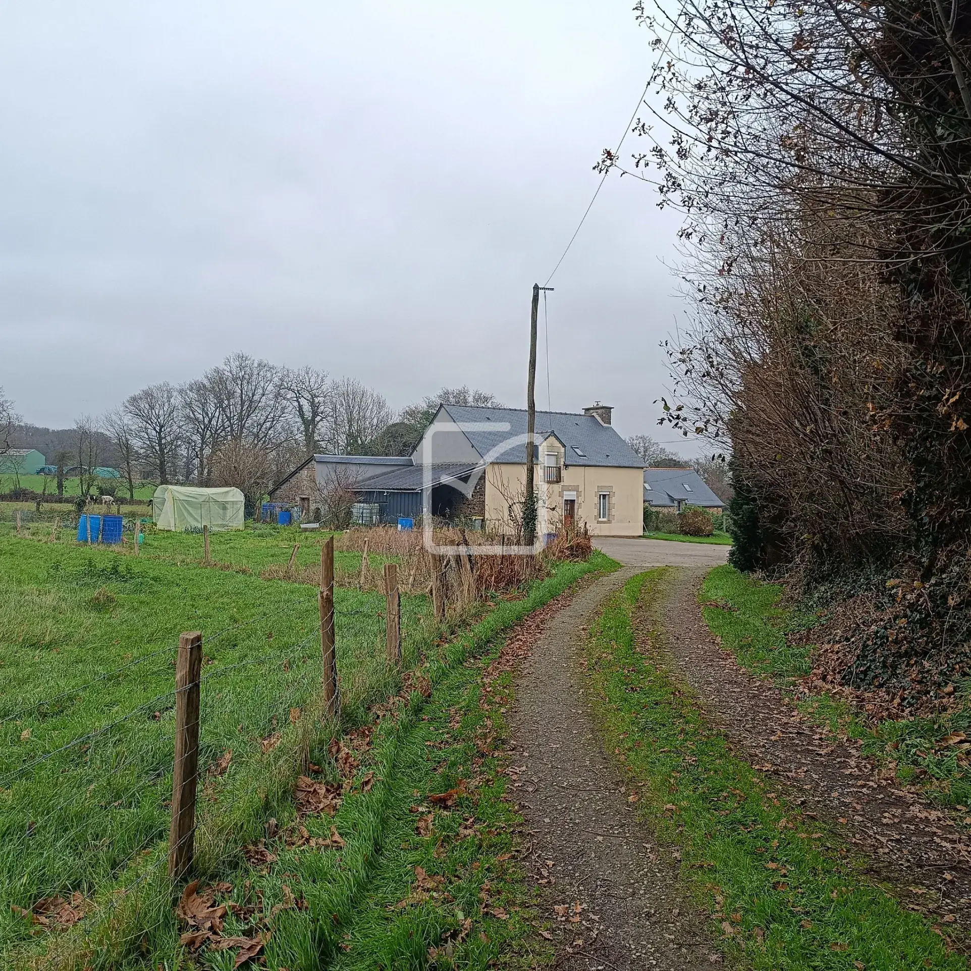 Corps de ferme sur 1 hectare à Saint Malo des 3 Fontaines 