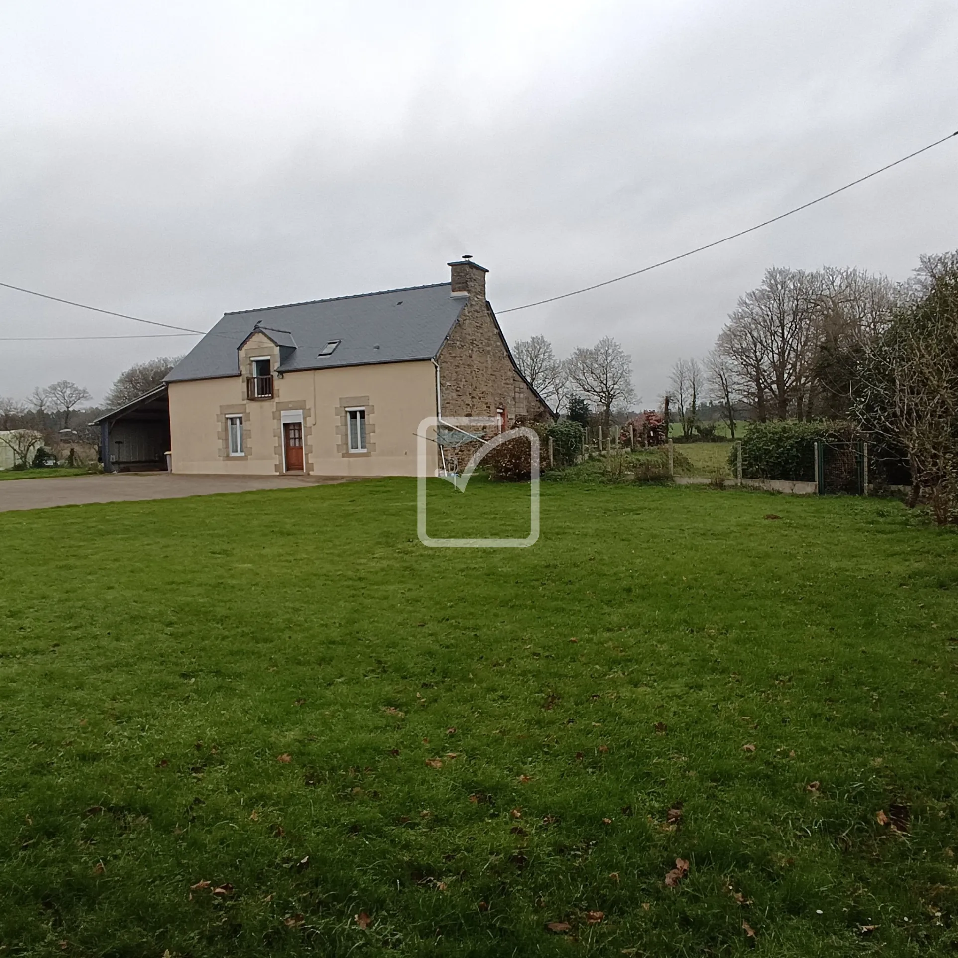 Corps de ferme sur 1 hectare à Saint Malo des 3 Fontaines 