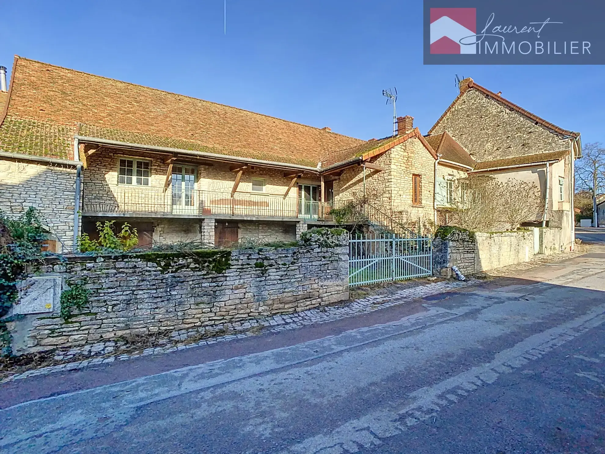 Maison en vente à Savigny-Sur-Grosne pour 125 000 euros 