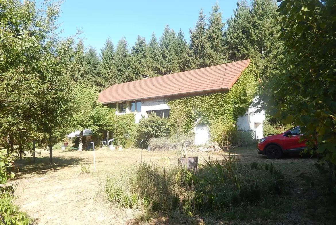 Maison spacieuse à Loddes, isolée avec grange sur 4888m² 