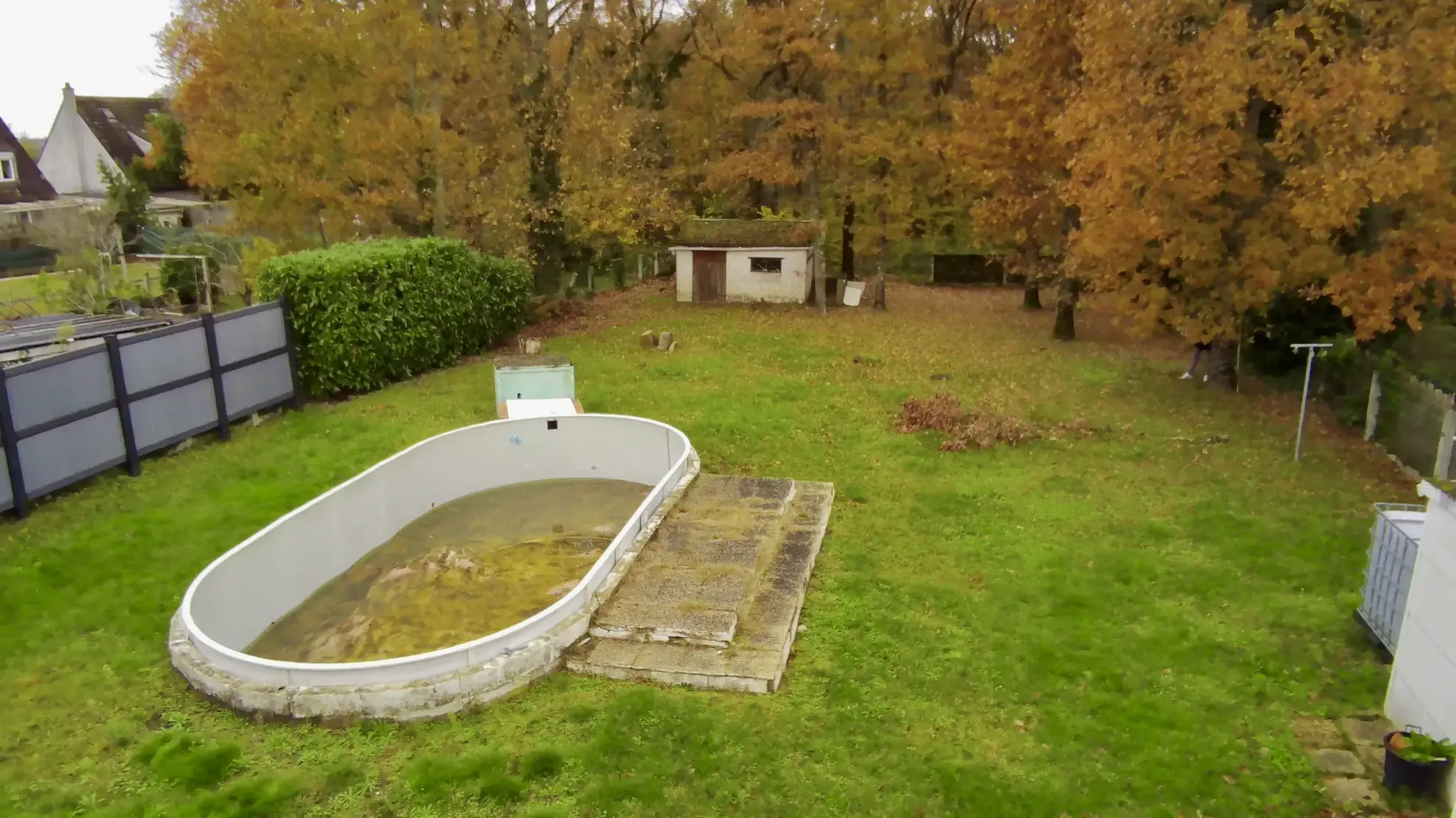 Maison de plain-pied à Chaillot avec piscine et garage 