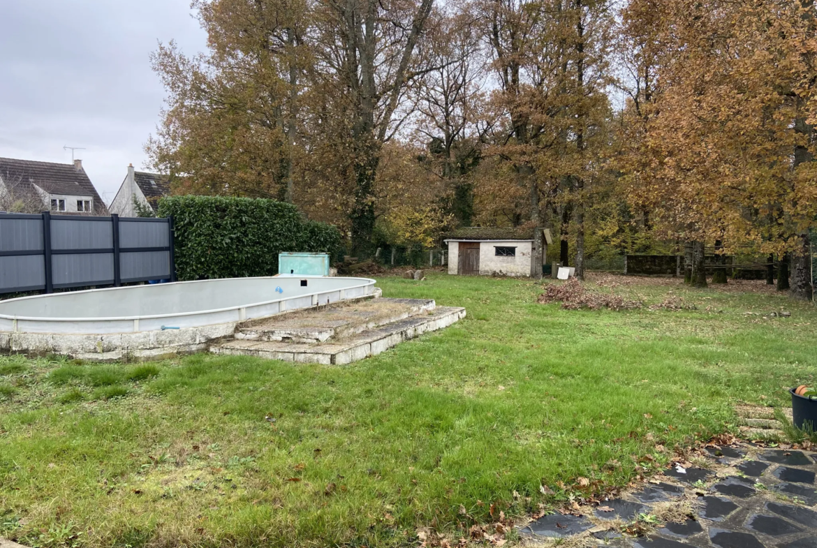 Maison de plain-pied à Chaillot avec piscine et garage 