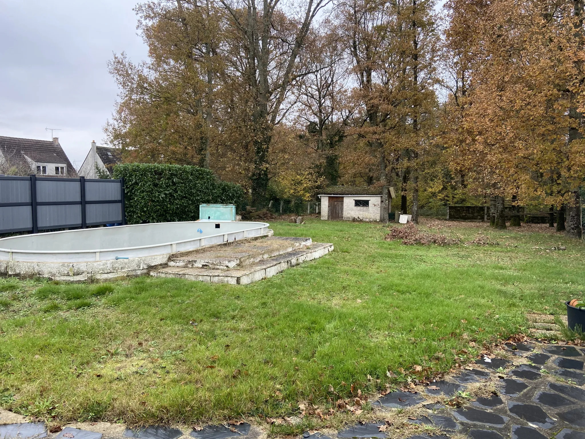 Maison de plain-pied à Chaillot avec piscine et garage 