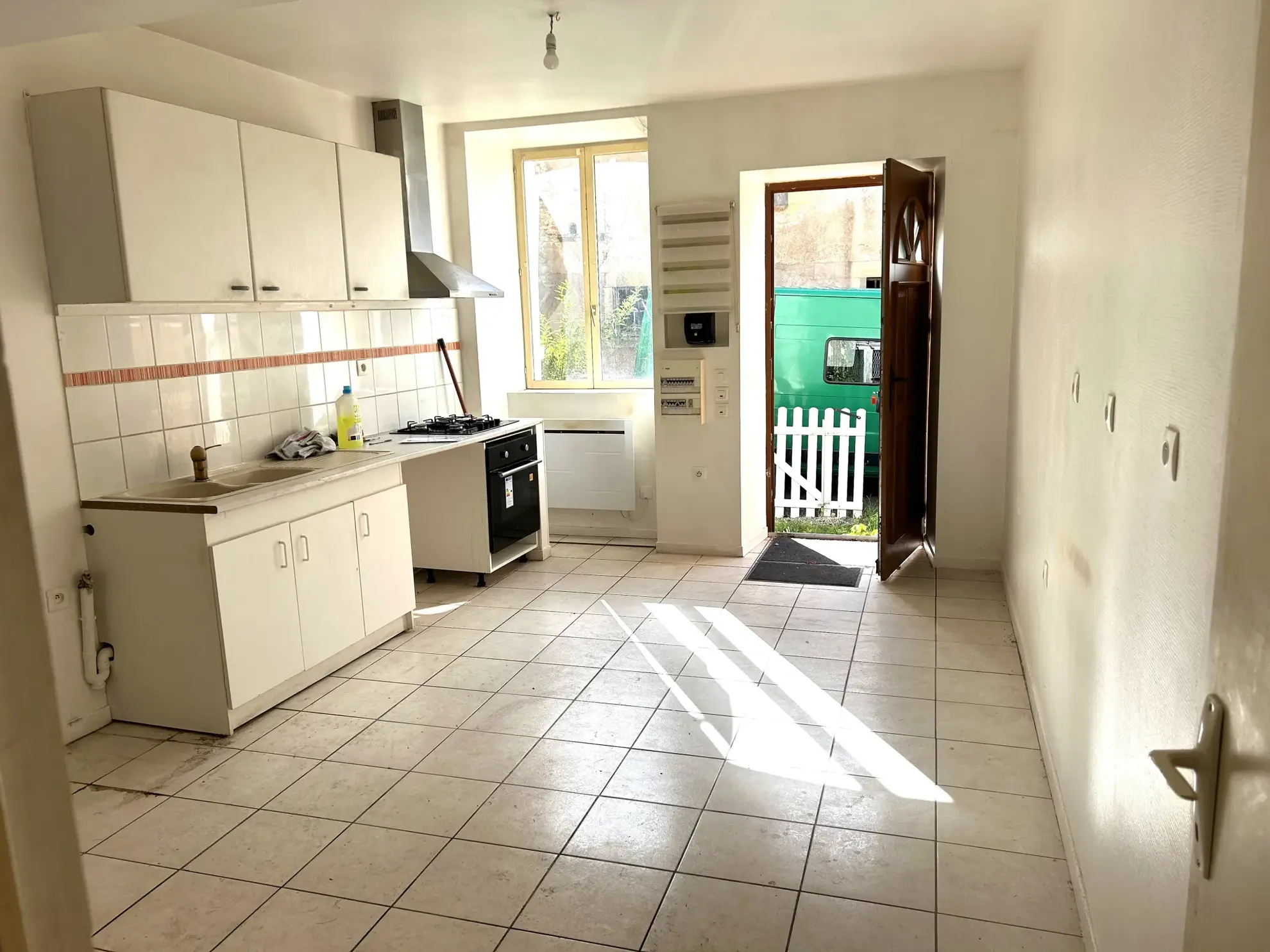 Maison à vendre à St Saulge - 76 m² avec loyer commercial 