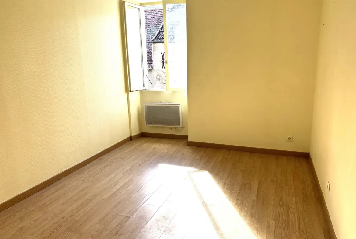 Maison à vendre à St Saulge - 76 m² avec loyer commercial 