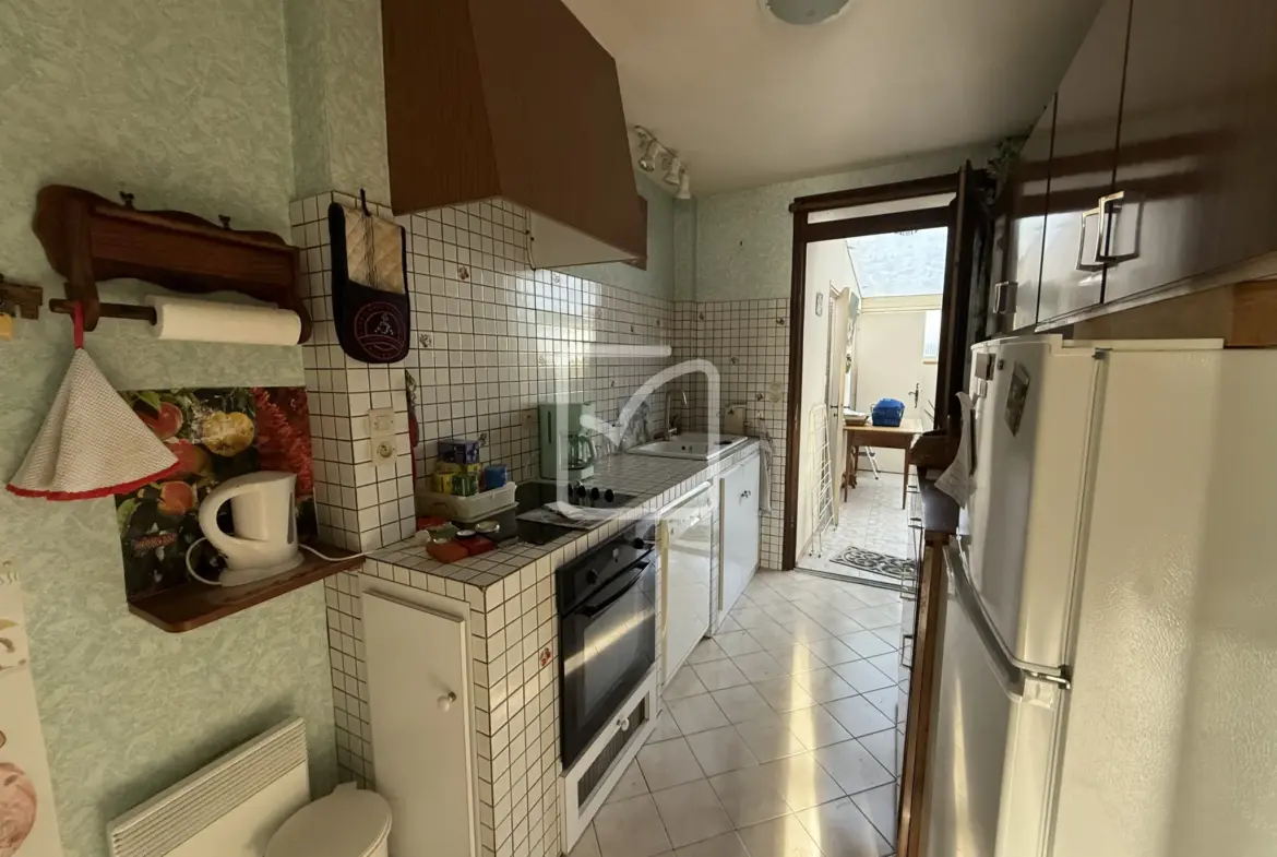 Maison à vendre à Poitiers avec jardin clos et 2 chambres 