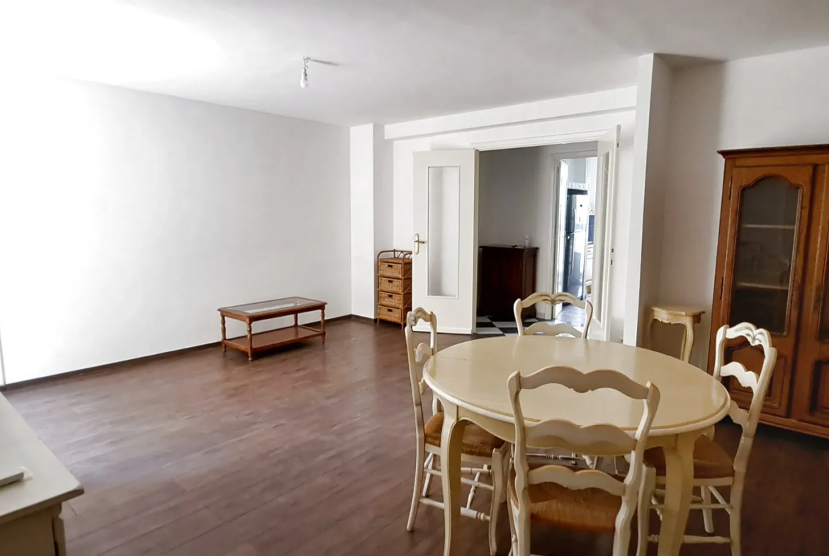 Appartement traversant de 74,72 m2 à Marseille 13005 