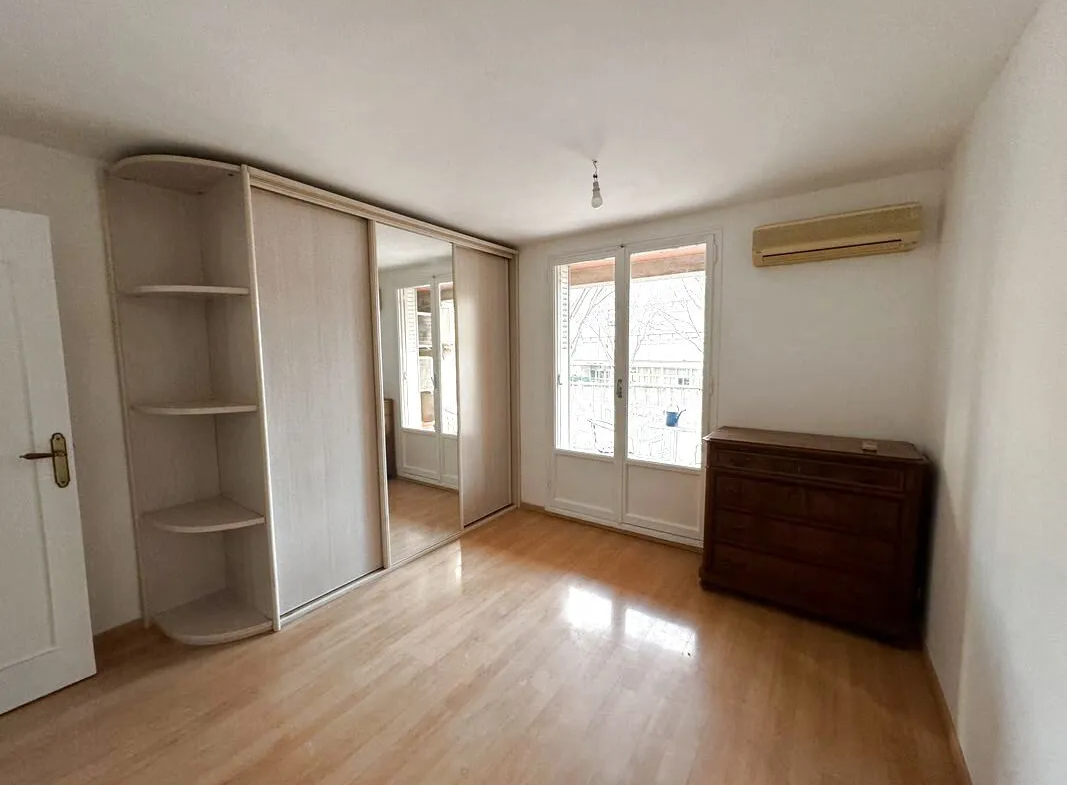 Appartement traversant de 74,72 m² à Marseille 13005 