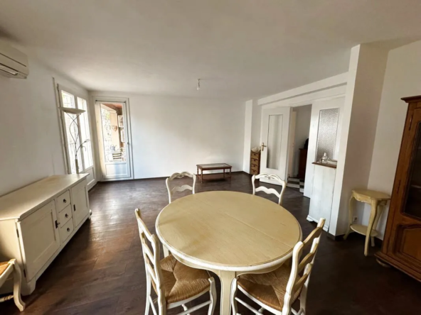 Appartement traversant de 74,72 m² à Marseille 13005