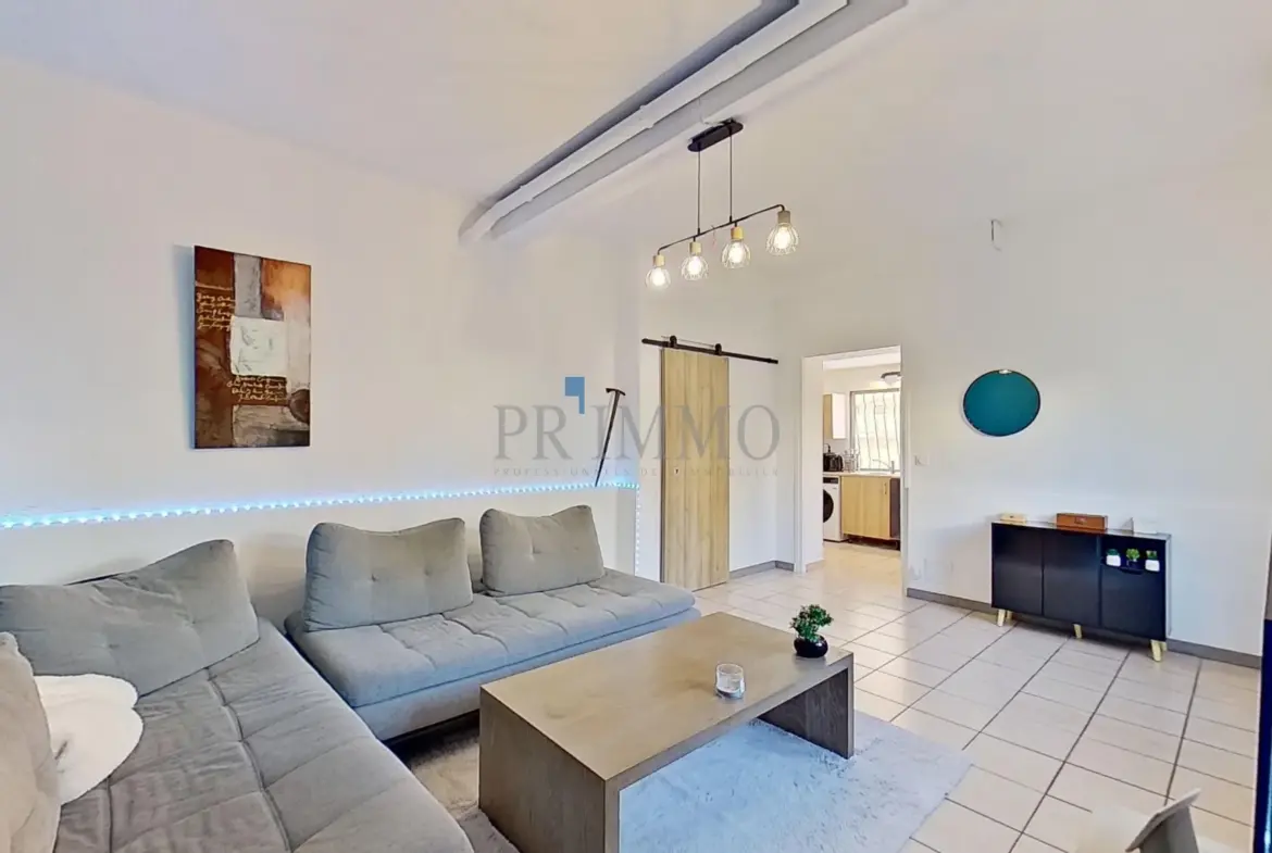 À vendre: Appartement 2 pièces à Saint-Raphaël avec grande terrasse 