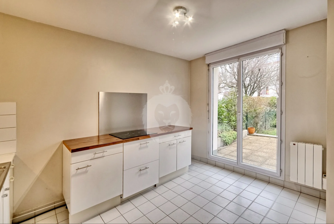 Studio avec terrasse et jardin aux Mûriers à St Maur des Fosses 