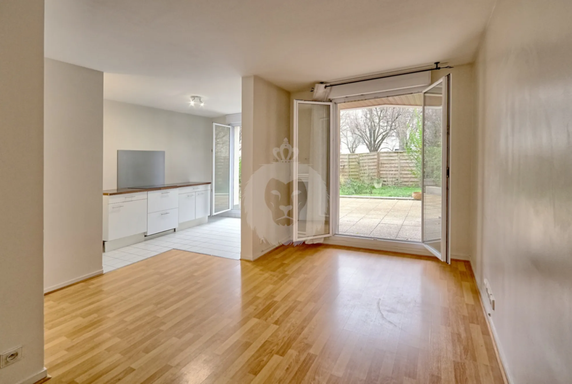 Studio avec terrasse et jardin aux Mûriers à St Maur des Fosses 