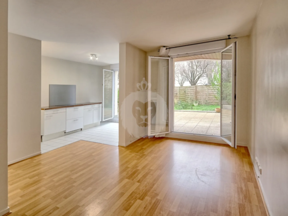 Studio avec terrasse et jardin aux Mûriers à St Maur des Fosses