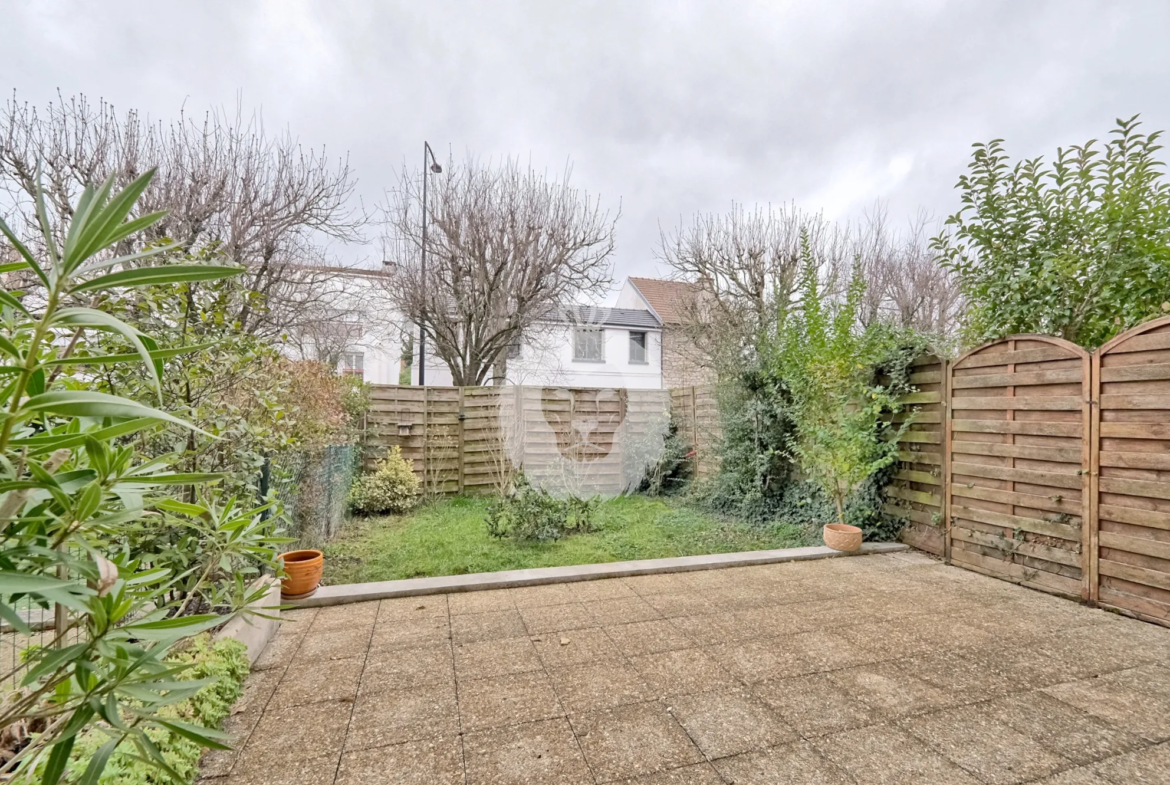 Studio avec terrasse et jardin aux Mûriers à St Maur des Fosses 